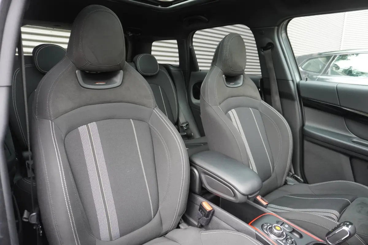 C | John Cooper Works Trim Pakket | Serious Business | 19" LM JCW Circuit Spoke | Comfort Access | Glazen panoramadak | Extra getint glas achter