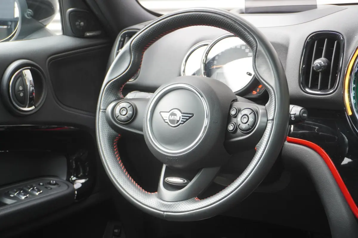 C | John Cooper Works Trim Pakket | Serious Business | 19" LM JCW Circuit Spoke | Comfort Access | Glazen panoramadak | Extra getint glas achter