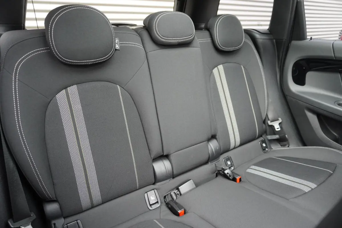 C | John Cooper Works Trim Pakket | Serious Business | 19" LM JCW Circuit Spoke | Comfort Access | Glazen panoramadak | Extra getint glas achter