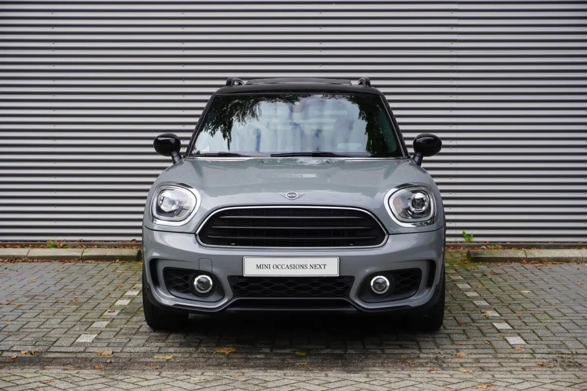 C | John Cooper Works Trim Pakket | Serious Business | 19" LM JCW Circuit Spoke | Comfort Access | Glazen panoramadak | Extra getint glas achter