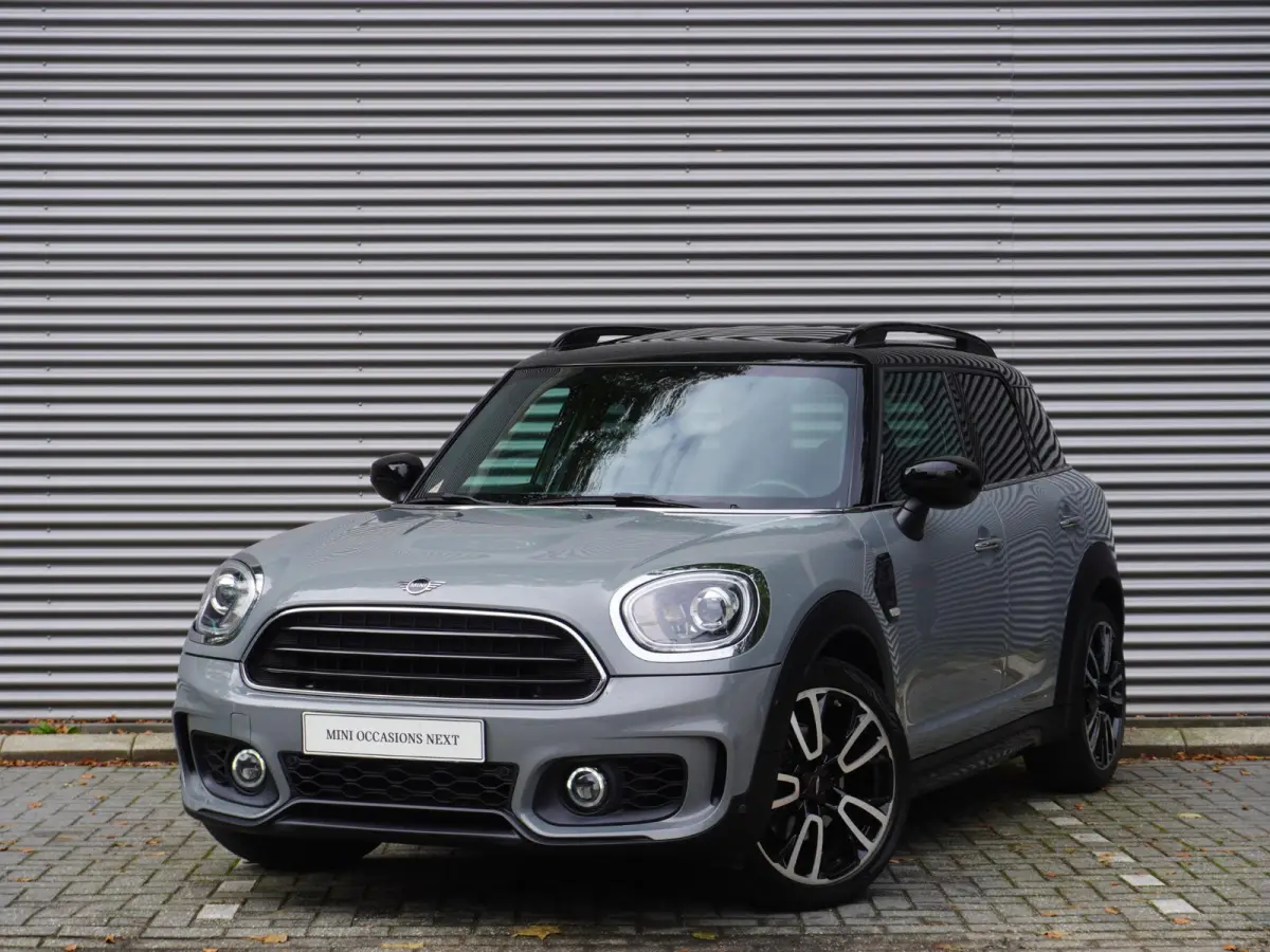 C | John Cooper Works Trim Pakket | Serious Business | 19" LM JCW Circuit Spoke | Comfort Access | Glazen panoramadak | Extra getint glas achter