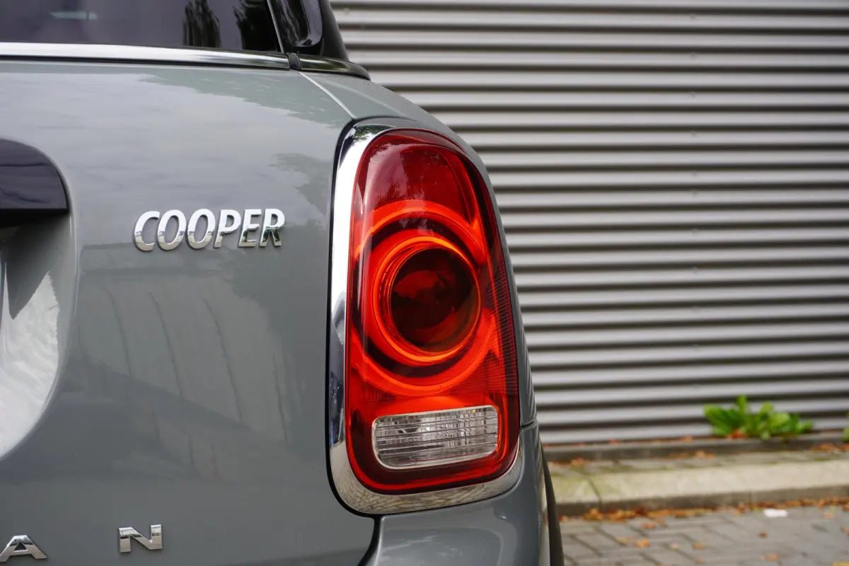 C | John Cooper Works Trim Pakket | Serious Business | 19" LM JCW Circuit Spoke | Comfort Access | Glazen panoramadak | Extra getint glas achter