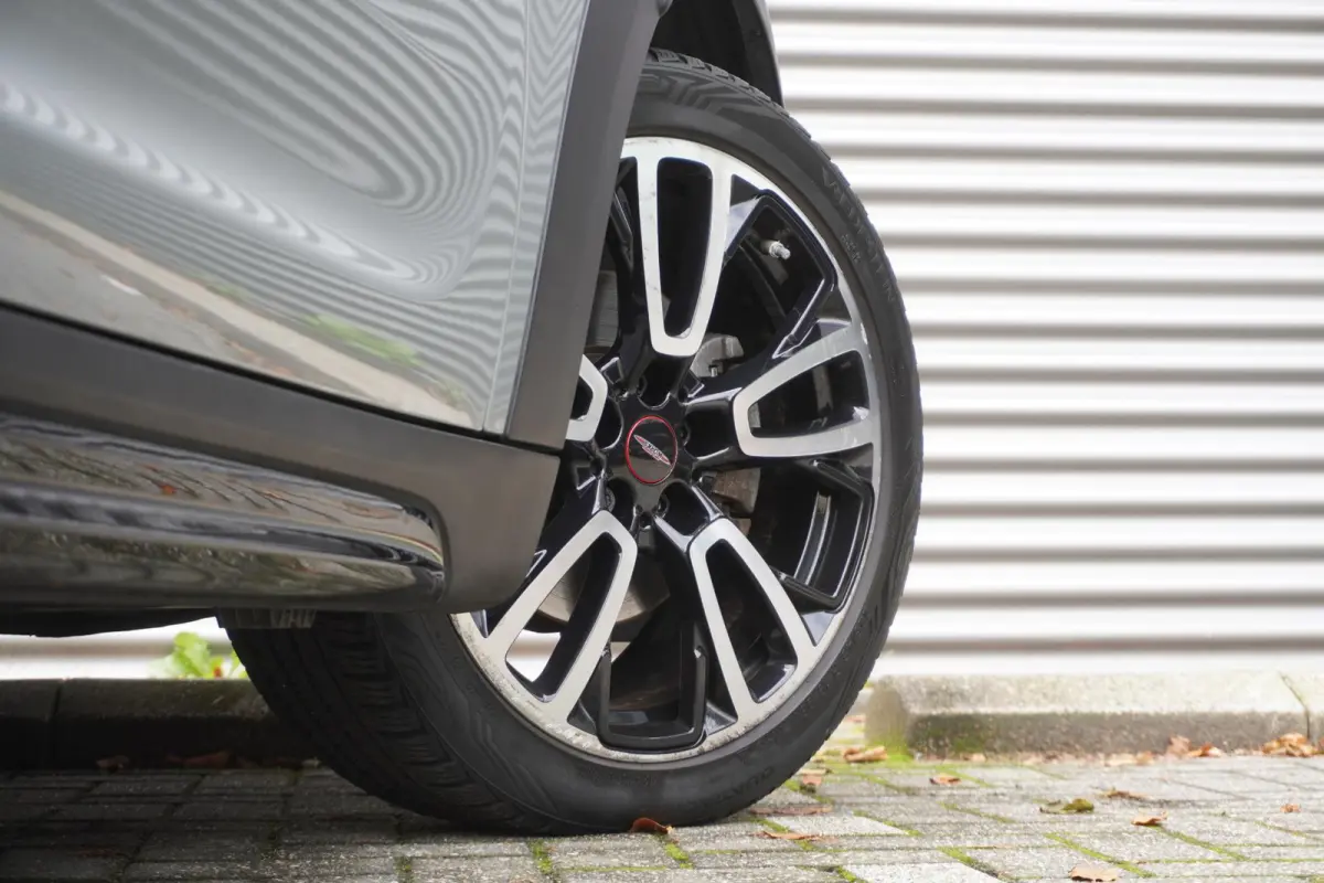 C | John Cooper Works Trim Pakket | Serious Business | 19" LM JCW Circuit Spoke | Comfort Access | Glazen panoramadak | Extra getint glas achter