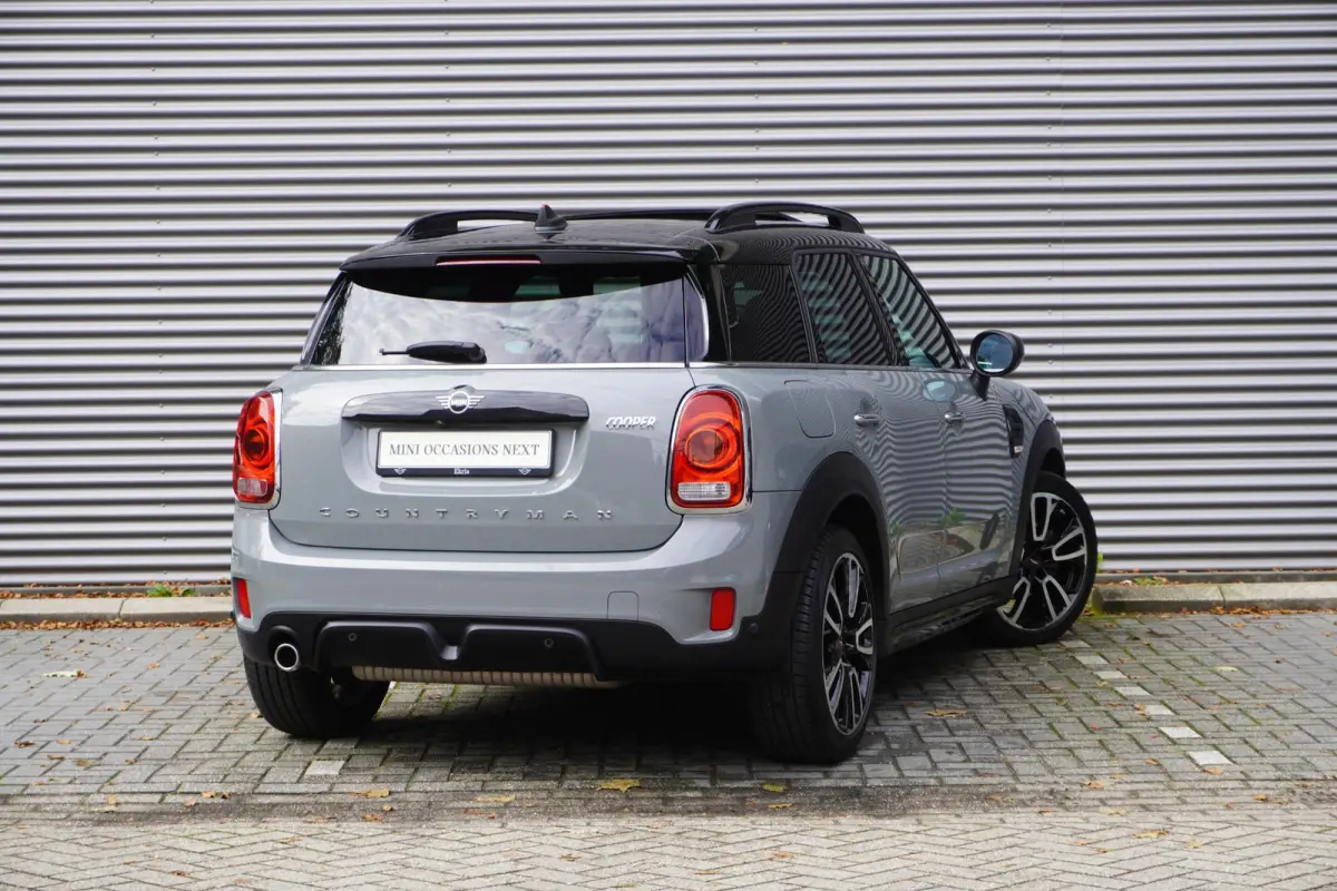 C | John Cooper Works Trim Pakket | Serious Business | 19" LM JCW Circuit Spoke | Comfort Access | Glazen panoramadak | Extra getint glas achter