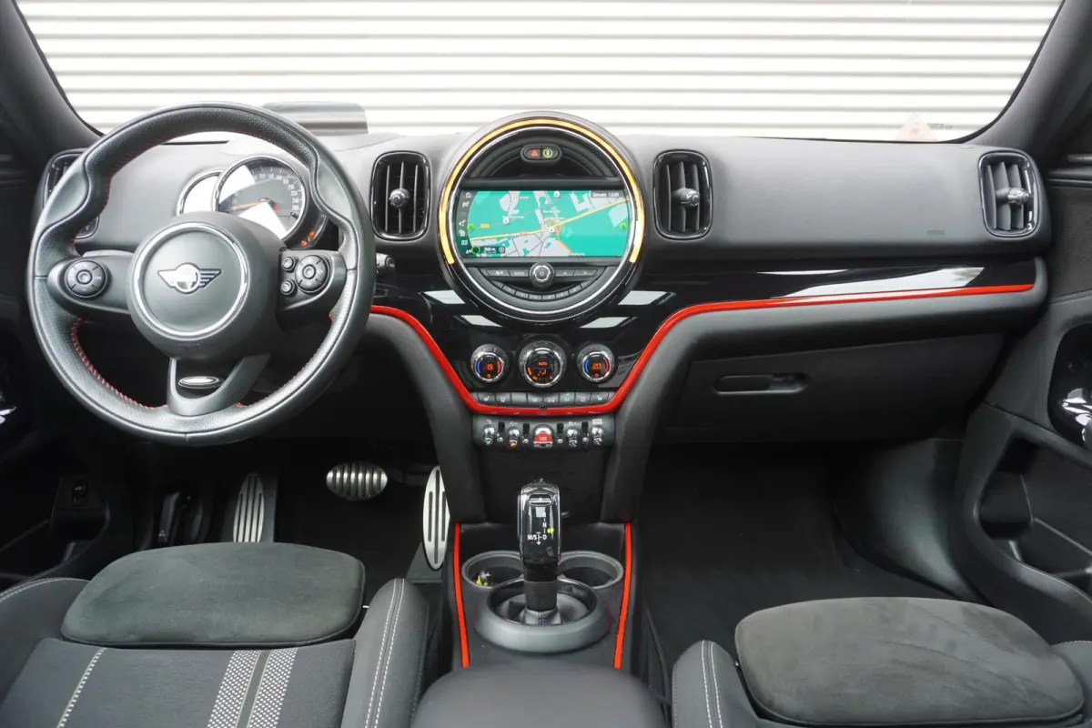 C | John Cooper Works Trim Pakket | Serious Business | 19" LM JCW Circuit Spoke | Comfort Access | Glazen panoramadak | Extra getint glas achter