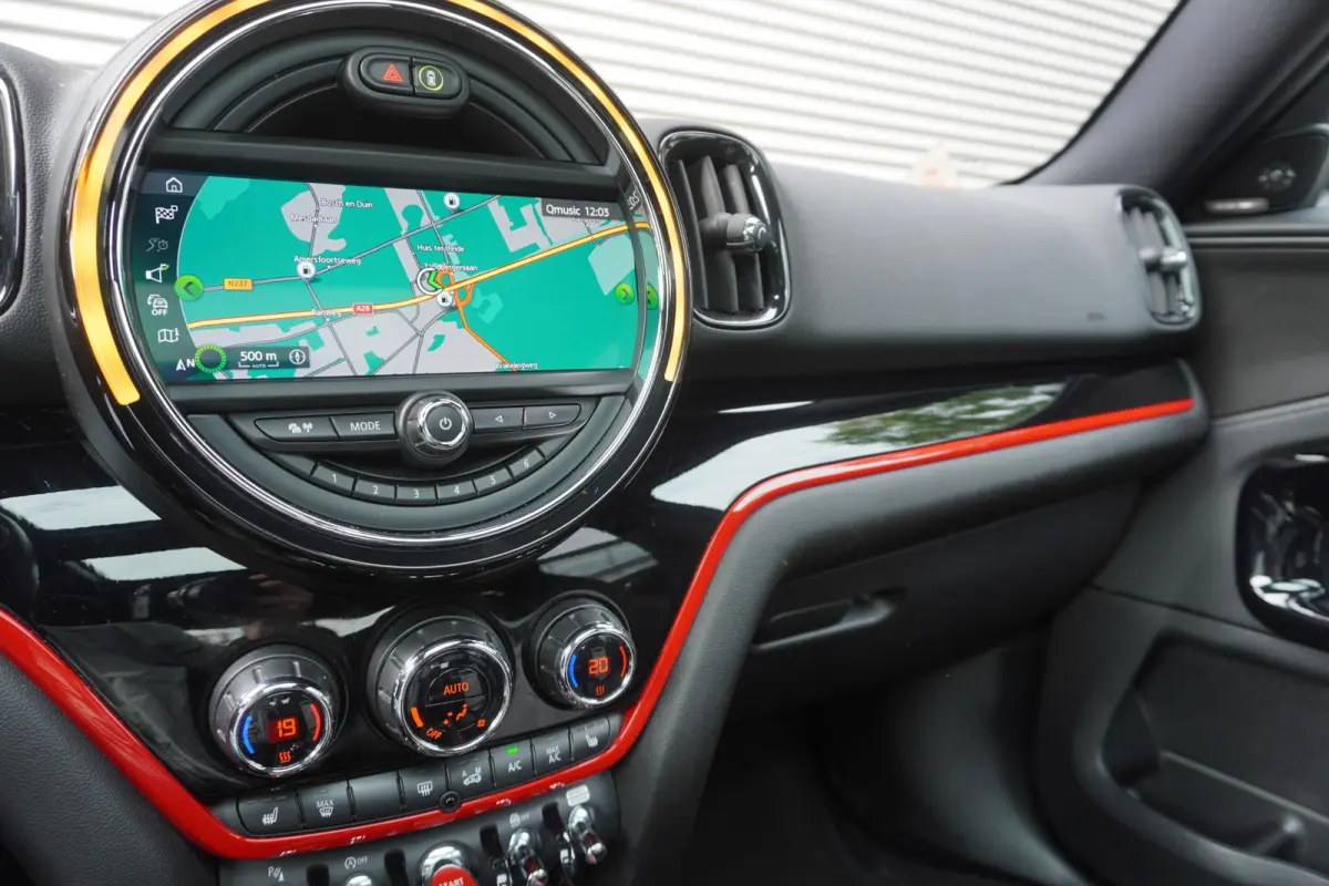 C | John Cooper Works Trim Pakket | Serious Business | 19" LM JCW Circuit Spoke | Comfort Access | Glazen panoramadak | Extra getint glas achter