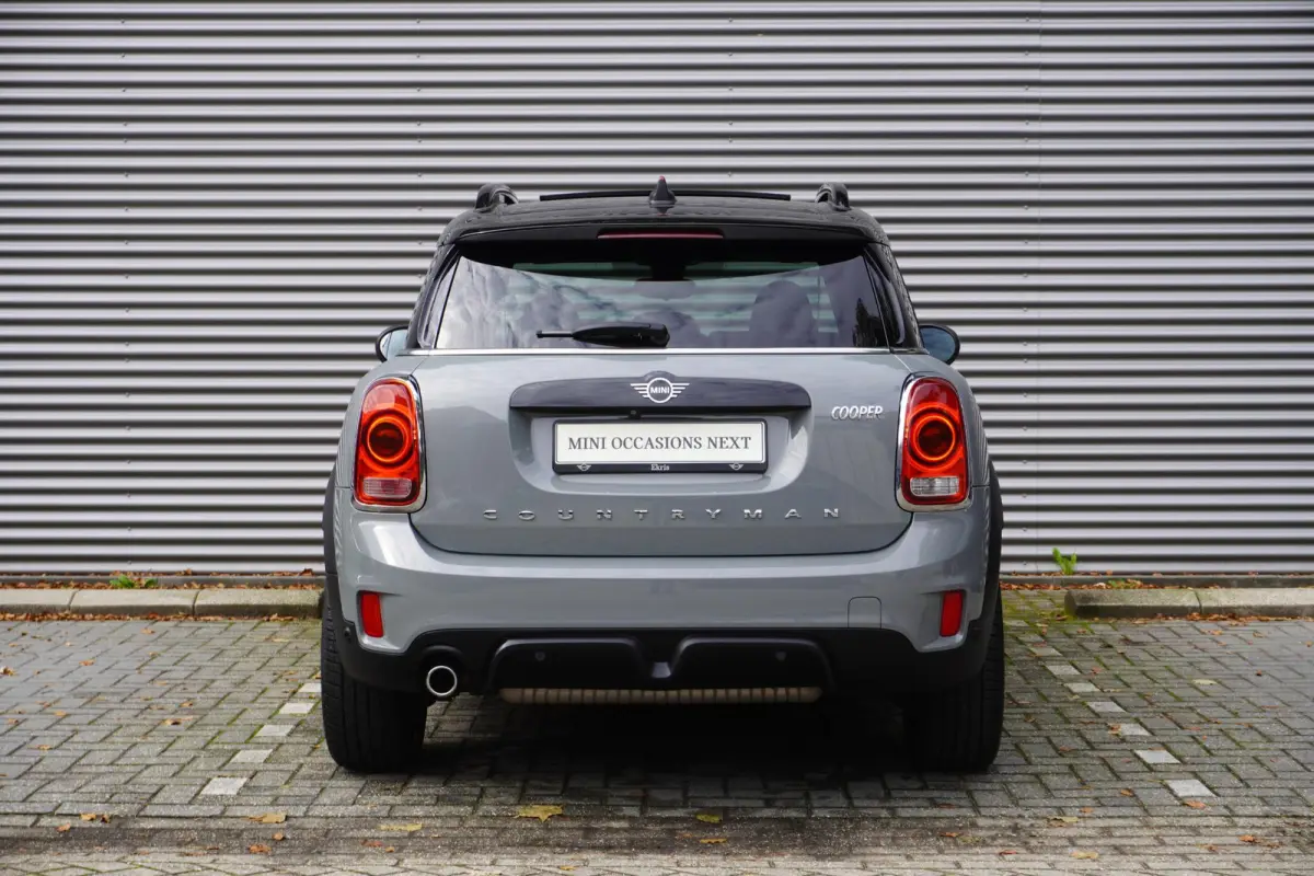 C | John Cooper Works Trim Pakket | Serious Business | 19" LM JCW Circuit Spoke | Comfort Access | Glazen panoramadak | Extra getint glas achter