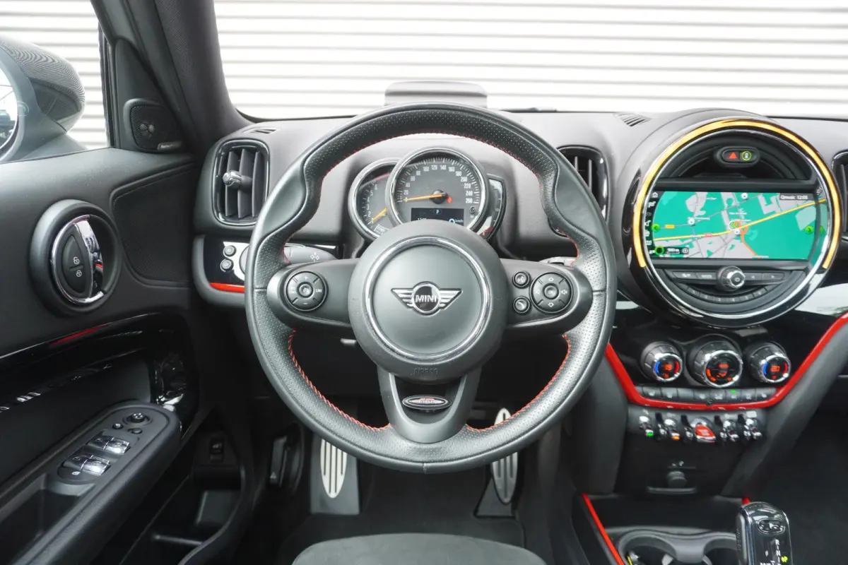 C | John Cooper Works Trim Pakket | Serious Business | 19" LM JCW Circuit Spoke | Comfort Access | Glazen panoramadak | Extra getint glas achter