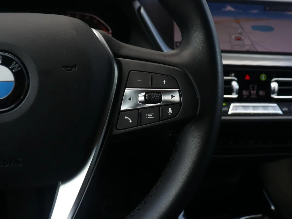 218i | High Executive | Sport Line | Parking Pack | Sportstoelen | Verwarmbare Voorstoelen | Apple Carplay | Climate Control | 17'' LMV