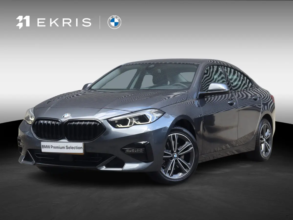 218i | High Executive | Sport Line | Parking Pack | Sportstoelen | Verwarmbare Voorstoelen | Apple Carplay | Climate Control | 17'' LMV