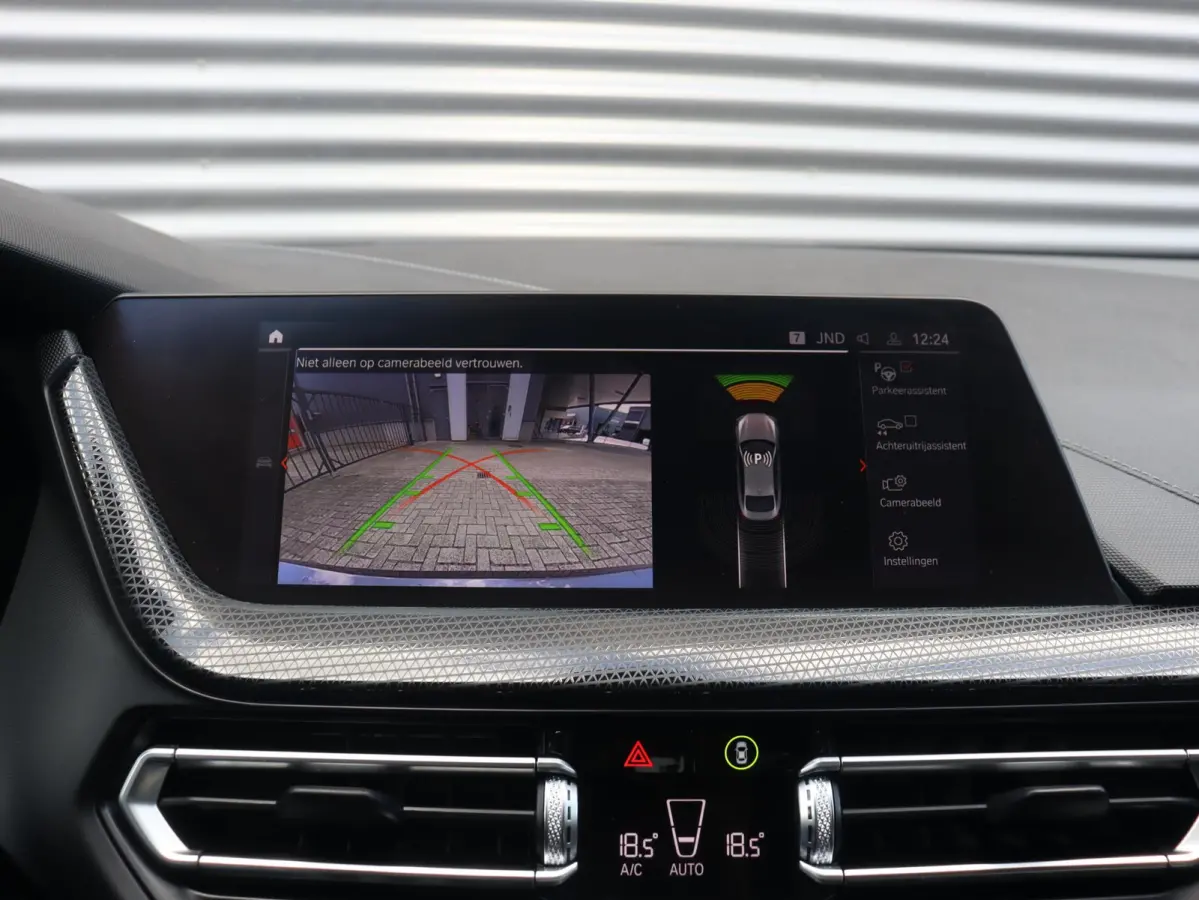 218i | High Executive | Sport Line | Parking Pack | Sportstoelen | Verwarmbare Voorstoelen | Apple Carplay | Climate Control | 17'' LMV