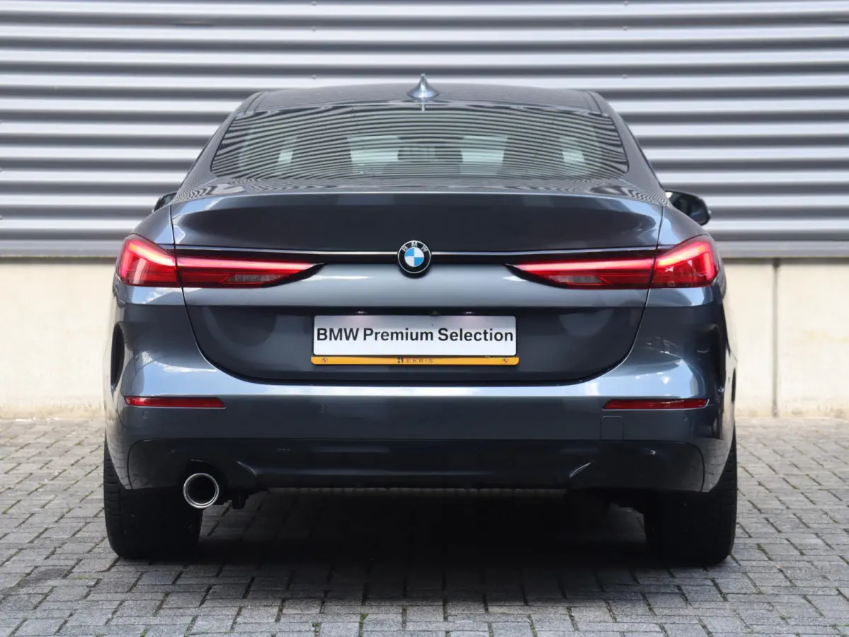 218i | High Executive | Sport Line | Parking Pack | Sportstoelen | Verwarmbare Voorstoelen | Apple Carplay | Climate Control | 17'' LMV