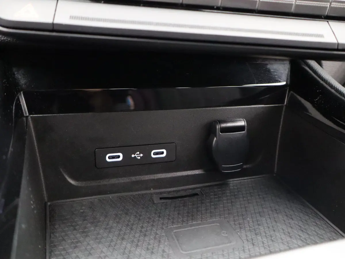techno mild hybrid advanced 130 | Trekhaak | Parkeercamera |
