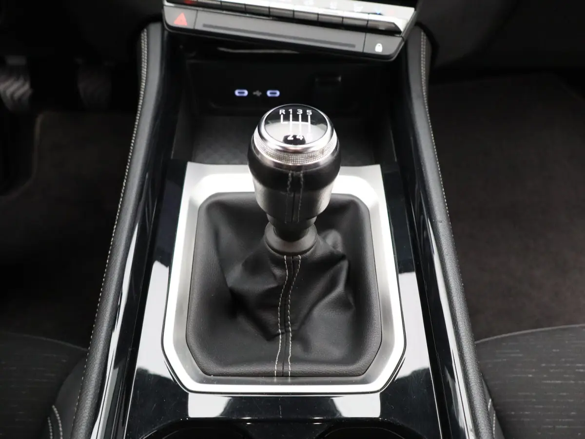techno mild hybrid advanced 130 | Trekhaak | Parkeercamera |