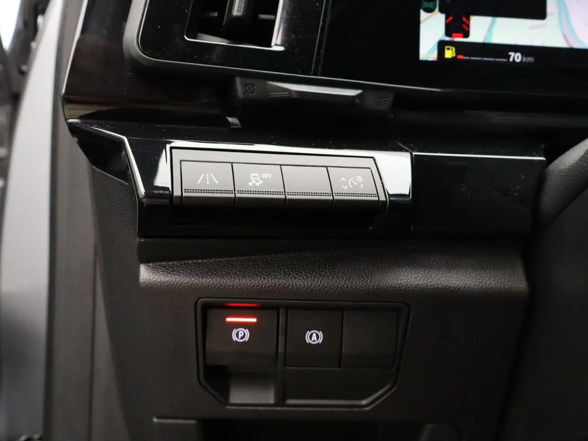 techno mild hybrid advanced 130 | Trekhaak | Parkeercamera |