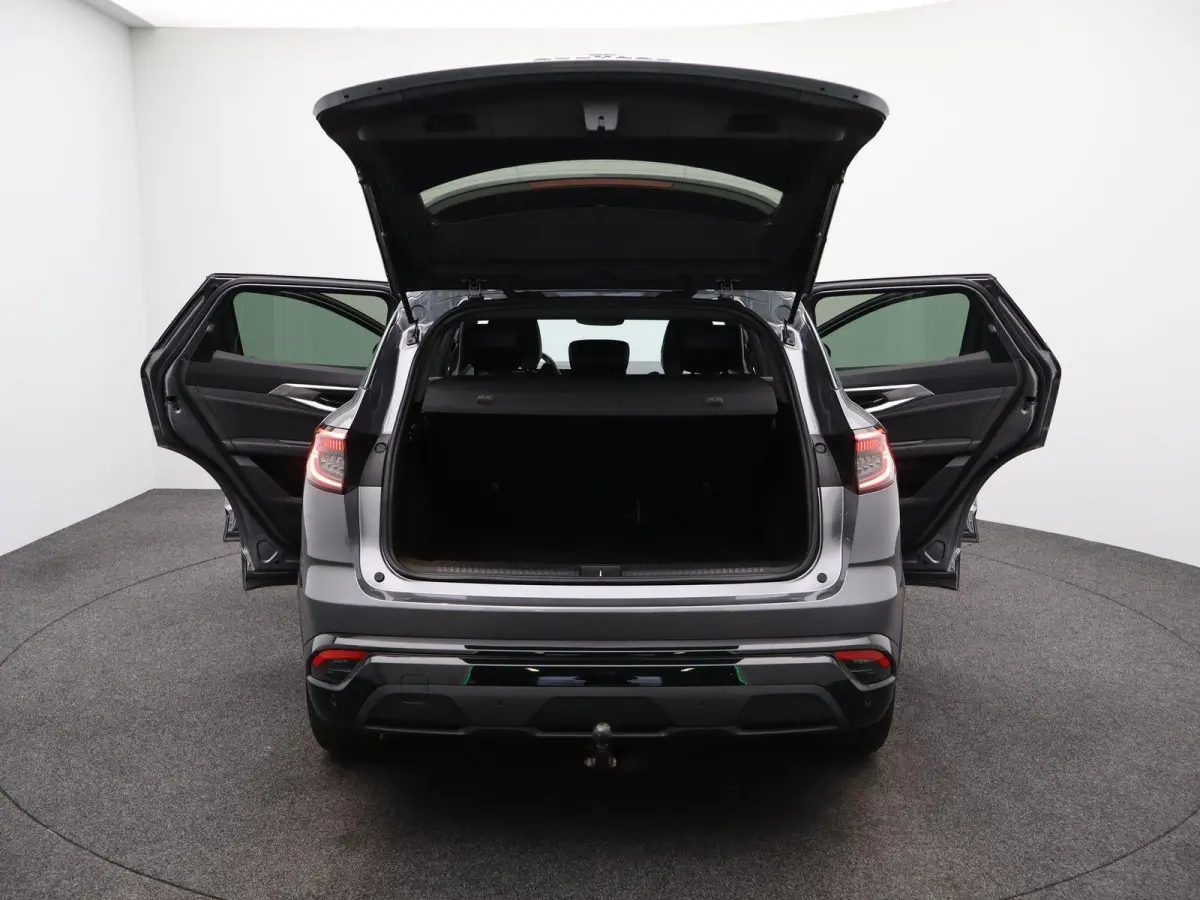 techno mild hybrid advanced 130 | Trekhaak | Parkeercamera |