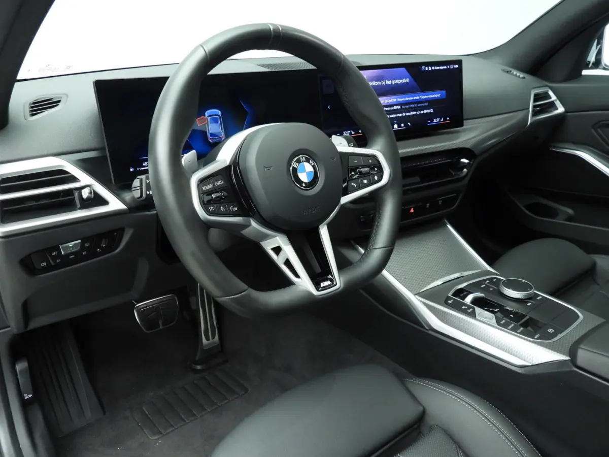 320i | M-Sportpakket | LED | Navigatie | Panoramadak | Trekhaak | Stoelverwarming | DAB | Alu 18 inch