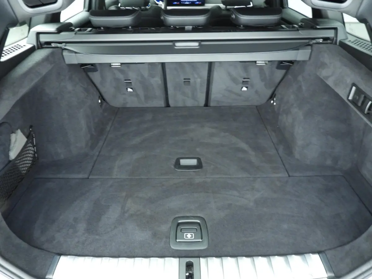 320i | M-Sportpakket | LED | Navigatie | Panoramadak | Trekhaak | Stoelverwarming | DAB | Alu 18 inch
