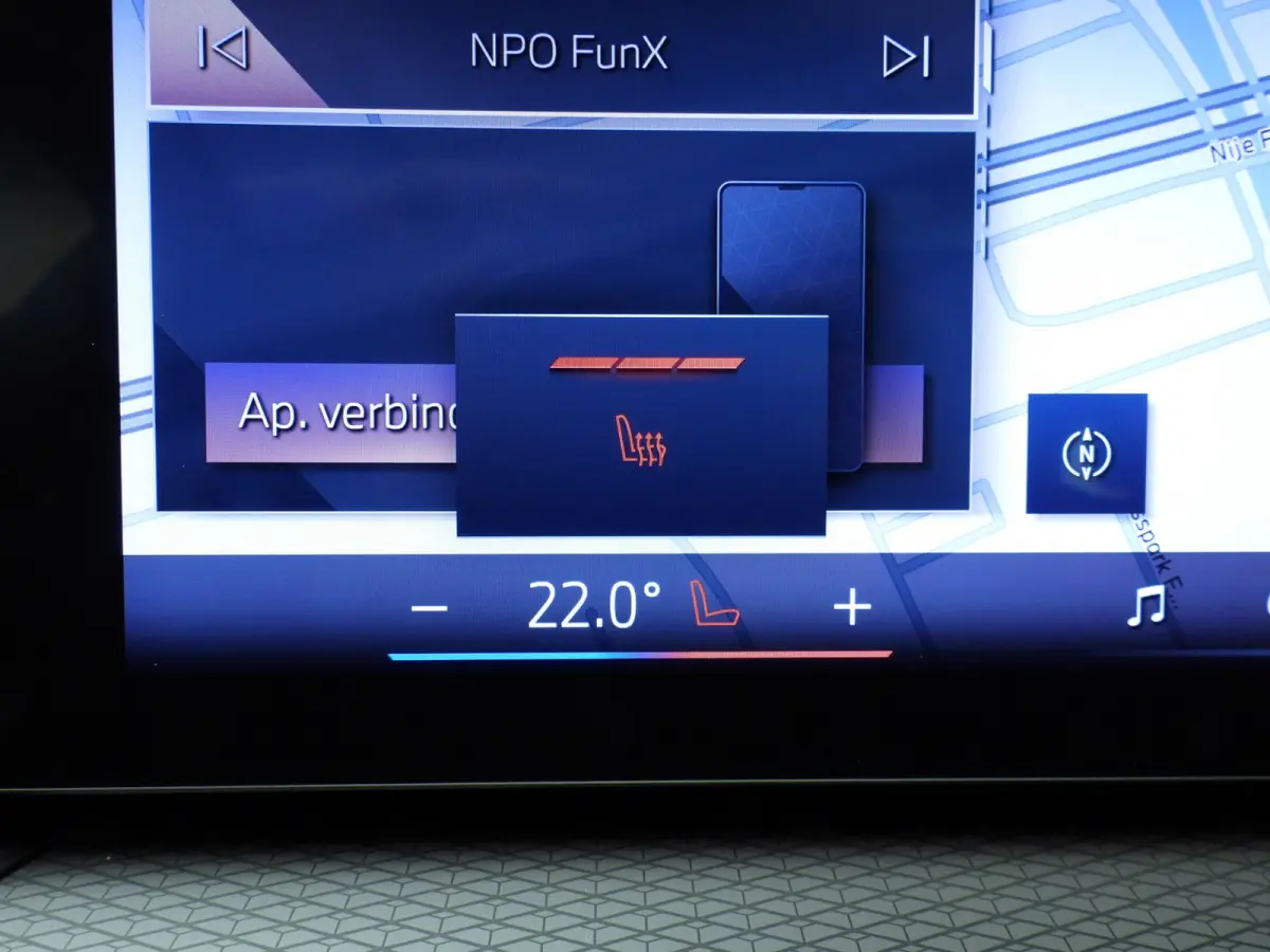 320i | M-Sportpakket | LED | Navigatie | Panoramadak | Trekhaak | Stoelverwarming | DAB | Alu 18 inch
