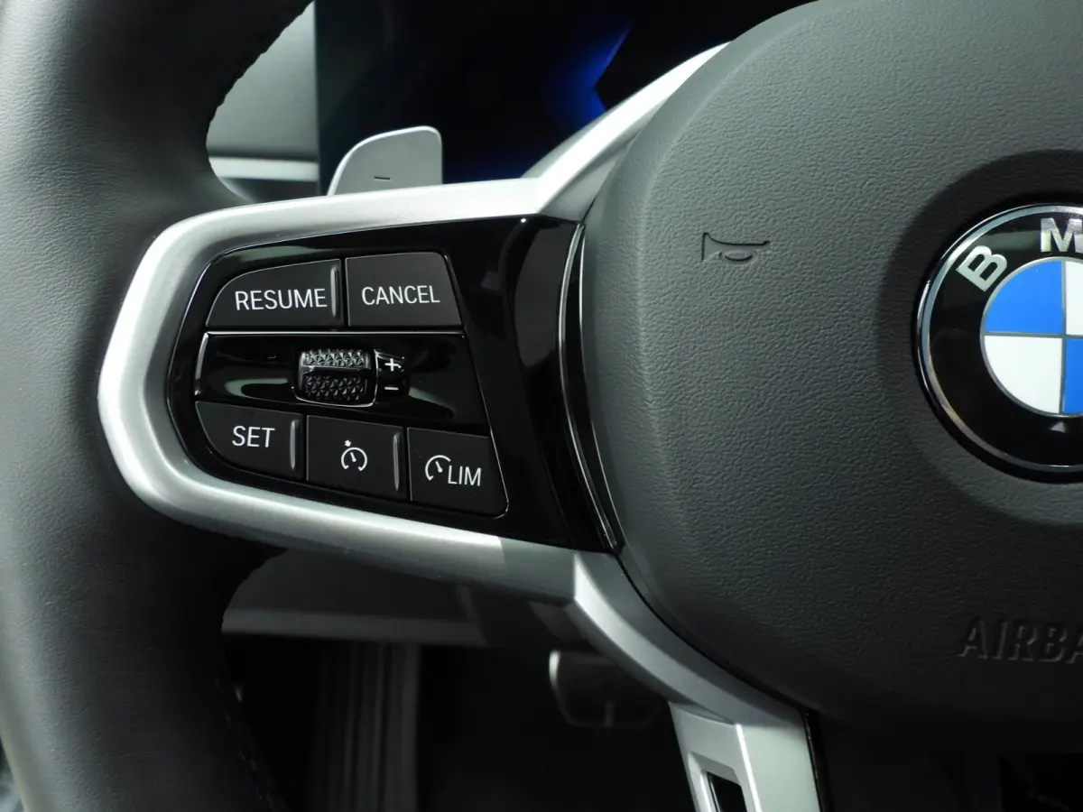 320i | M-Sportpakket | LED | Navigatie | Panoramadak | Trekhaak | Stoelverwarming | DAB | Alu 18 inch