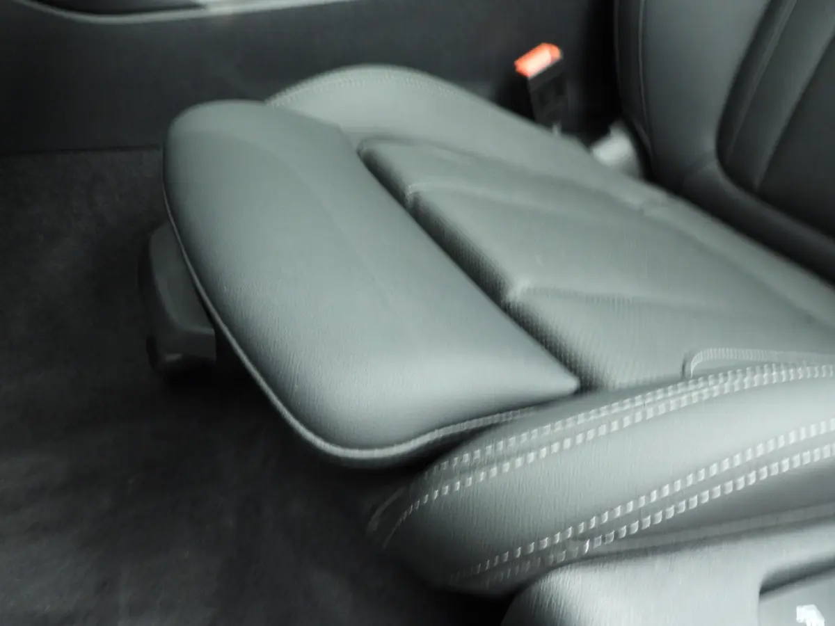 320i | M-Sportpakket | LED | Navigatie | Panoramadak | Trekhaak | Stoelverwarming | DAB | Alu 18 inch