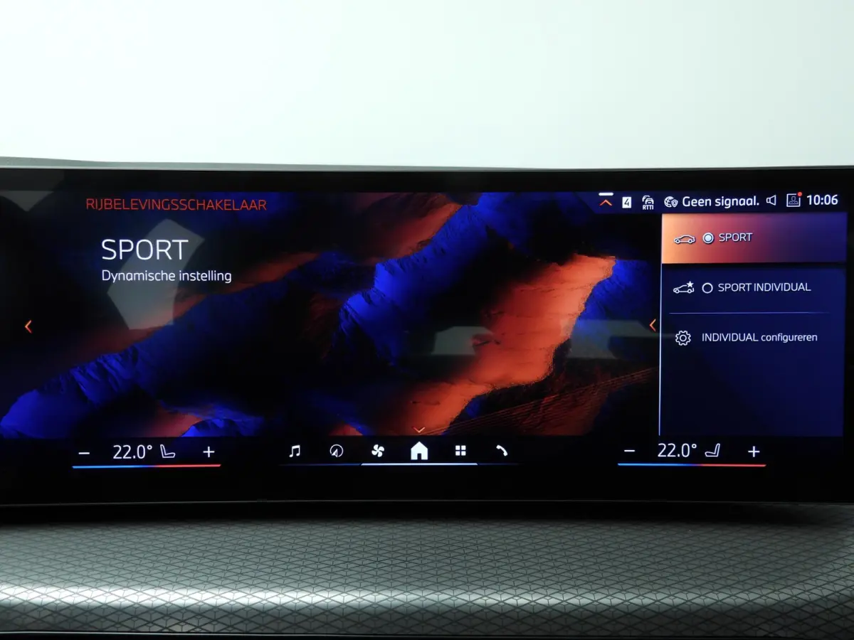 320i | M-Sportpakket | LED | Navigatie | Panoramadak | Trekhaak | Stoelverwarming | DAB | Alu 18 inch