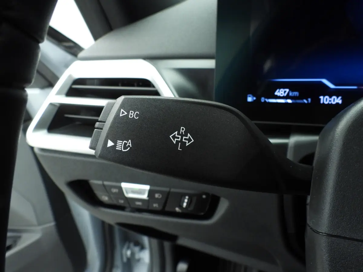 320i | M-Sportpakket | LED | Navigatie | Panoramadak | Trekhaak | Stoelverwarming | DAB | Alu 18 inch