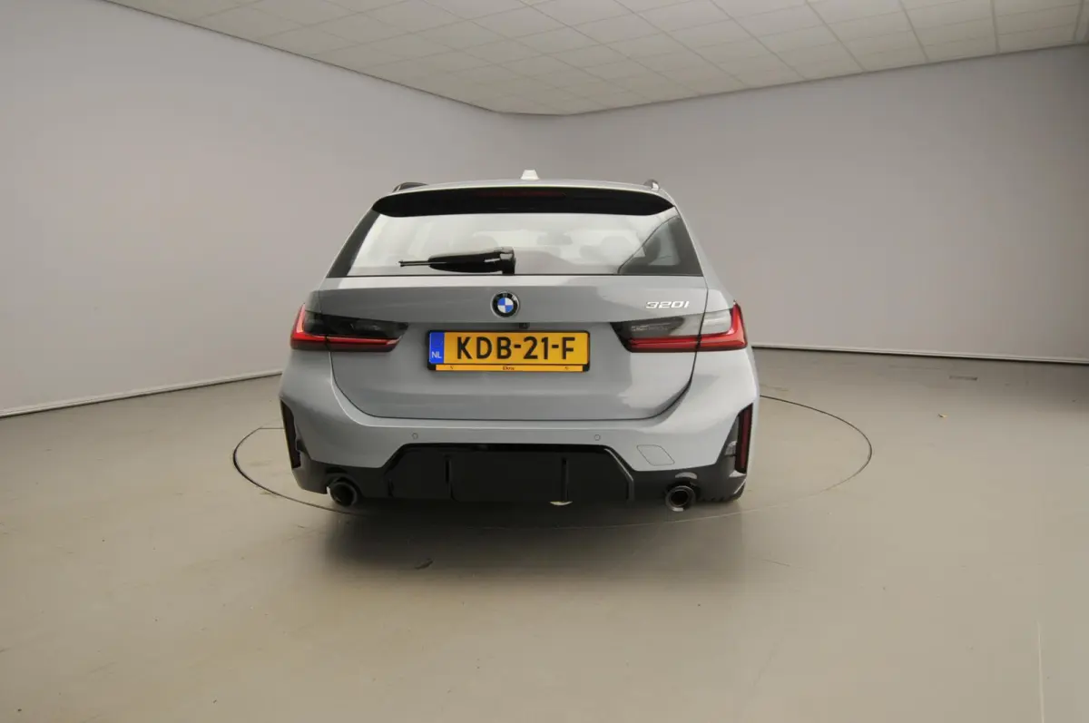 320i | M-Sportpakket | LED | Navigatie | Panoramadak | Trekhaak | Stoelverwarming | DAB | Alu 18 inch