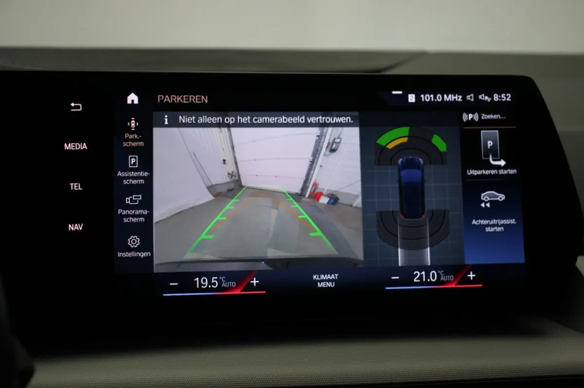 218i Automaat - Digitaal Cockpit, Carplay, Camera, Cruise