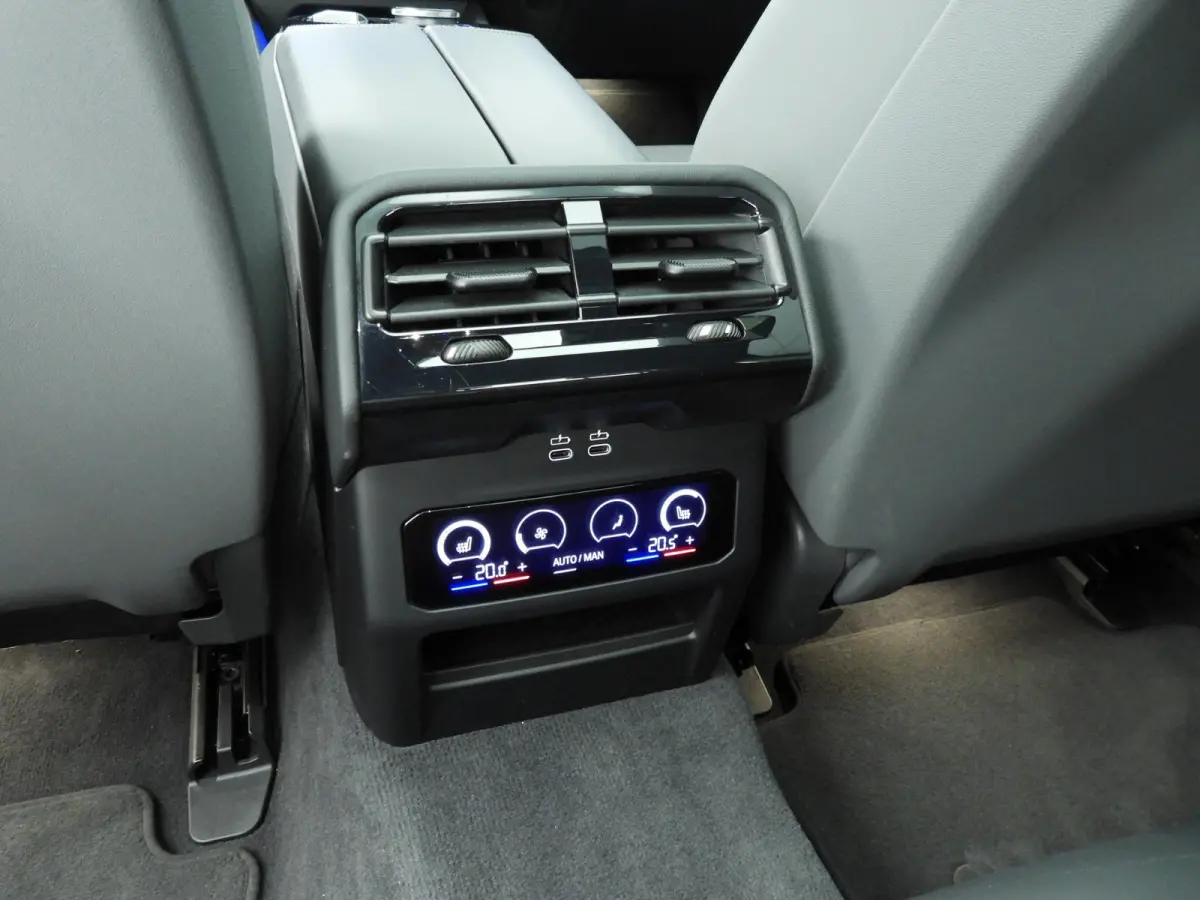 M60 xDrive | M-Sportpakket | LED | Leder | HUD | Active cruise | Trekhaak | Panoramadak | DAB | Bowers & Wilkins sound | Alu 21 inch