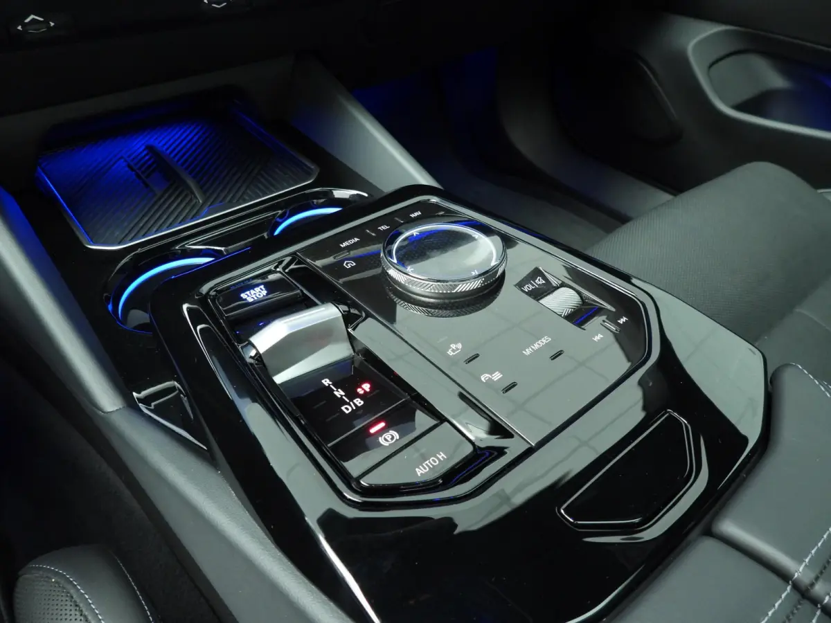M60 xDrive | M-Sportpakket | LED | Leder | HUD | Active cruise | Trekhaak | Panoramadak | DAB | Bowers & Wilkins sound | Alu 21 inch
