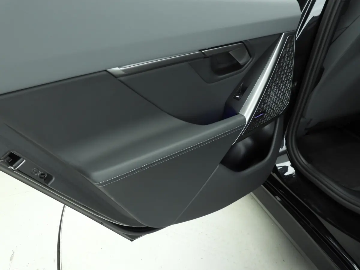 M60 xDrive | M-Sportpakket | LED | Leder | HUD | Active cruise | Trekhaak | Panoramadak | DAB | Bowers & Wilkins sound | Alu 21 inch