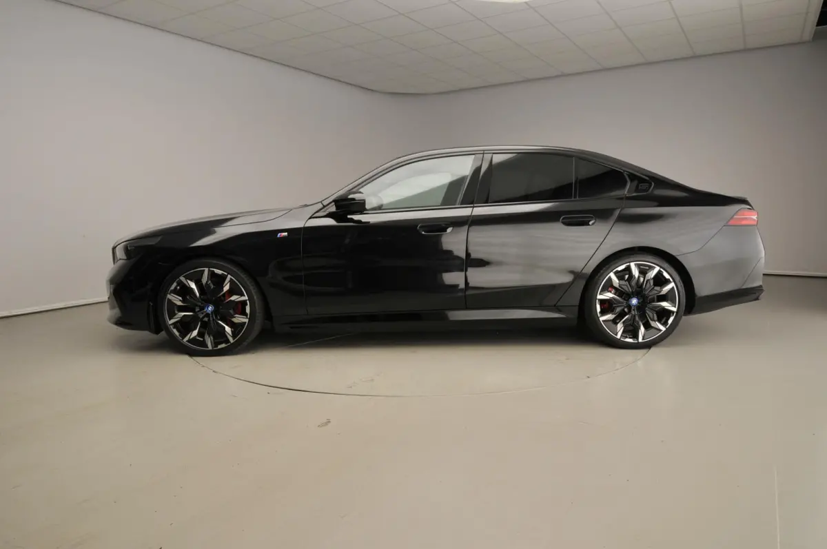 M60 xDrive | M-Sportpakket | LED | Leder | HUD | Active cruise | Trekhaak | Panoramadak | DAB | Bowers & Wilkins sound | Alu 21 inch