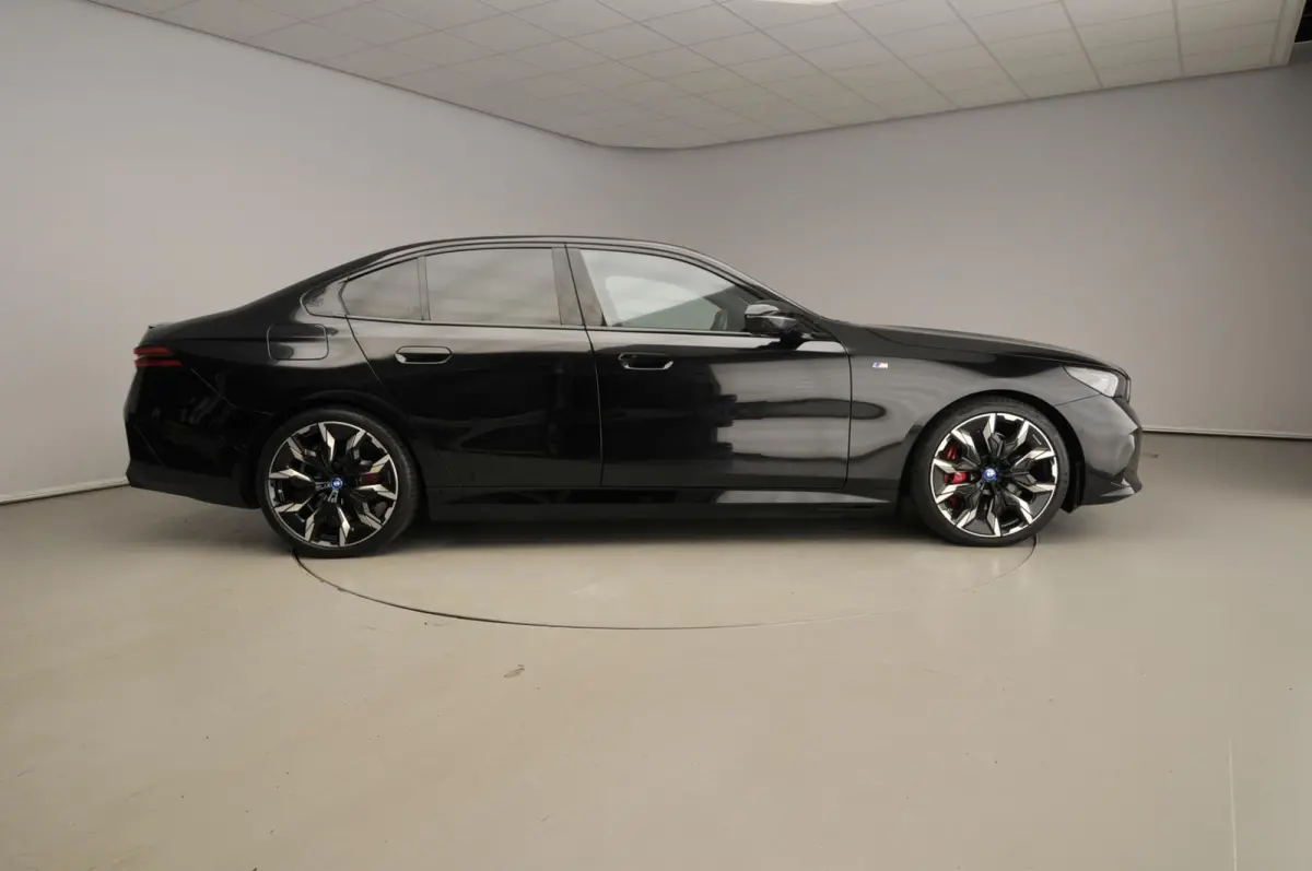 M60 xDrive | M-Sportpakket | LED | Leder | HUD | Active cruise | Trekhaak | Panoramadak | DAB | Bowers & Wilkins sound | Alu 21 inch