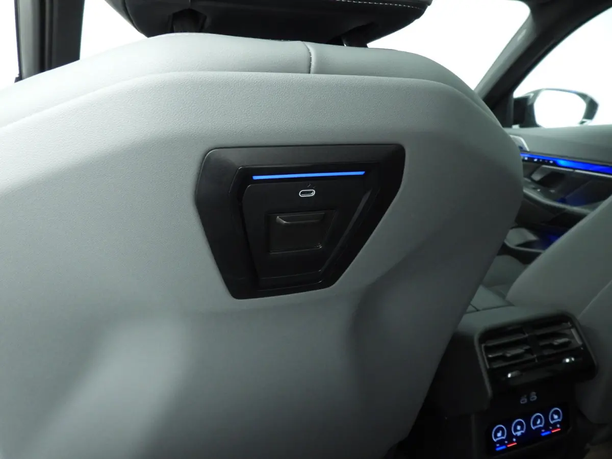 M60 xDrive | M-Sportpakket | LED | Leder | HUD | Active cruise | Trekhaak | Panoramadak | DAB | Bowers & Wilkins sound | Alu 21 inch