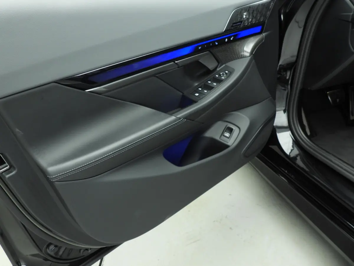 M60 xDrive | M-Sportpakket | LED | Leder | HUD | Active cruise | Trekhaak | Panoramadak | DAB | Bowers & Wilkins sound | Alu 21 inch