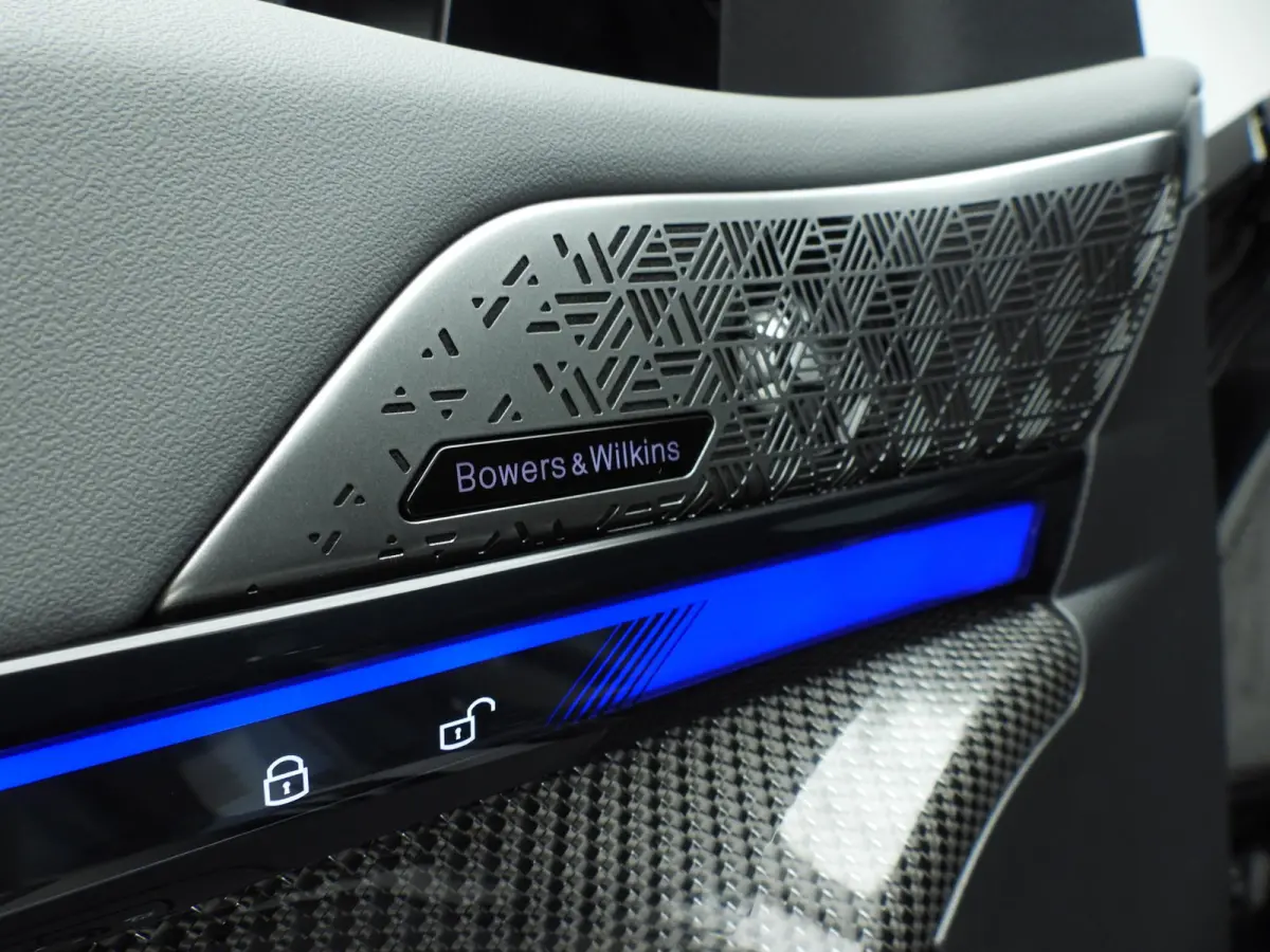 M60 xDrive | M-Sportpakket | LED | Leder | HUD | Active cruise | Trekhaak | Panoramadak | DAB | Bowers & Wilkins sound | Alu 21 inch