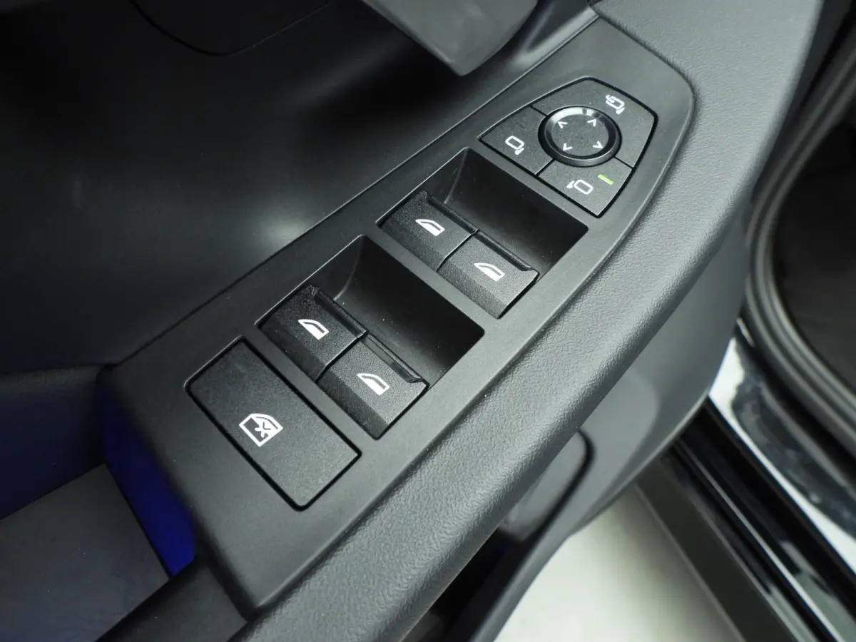 M60 xDrive | M-Sportpakket | LED | Leder | HUD | Active cruise | Trekhaak | Panoramadak | DAB | Bowers & Wilkins sound | Alu 21 inch