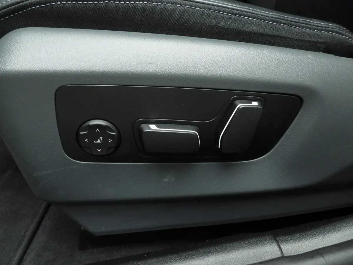 M60 xDrive | M-Sportpakket | LED | Leder | HUD | Active cruise | Trekhaak | Panoramadak | DAB | Bowers & Wilkins sound | Alu 21 inch
