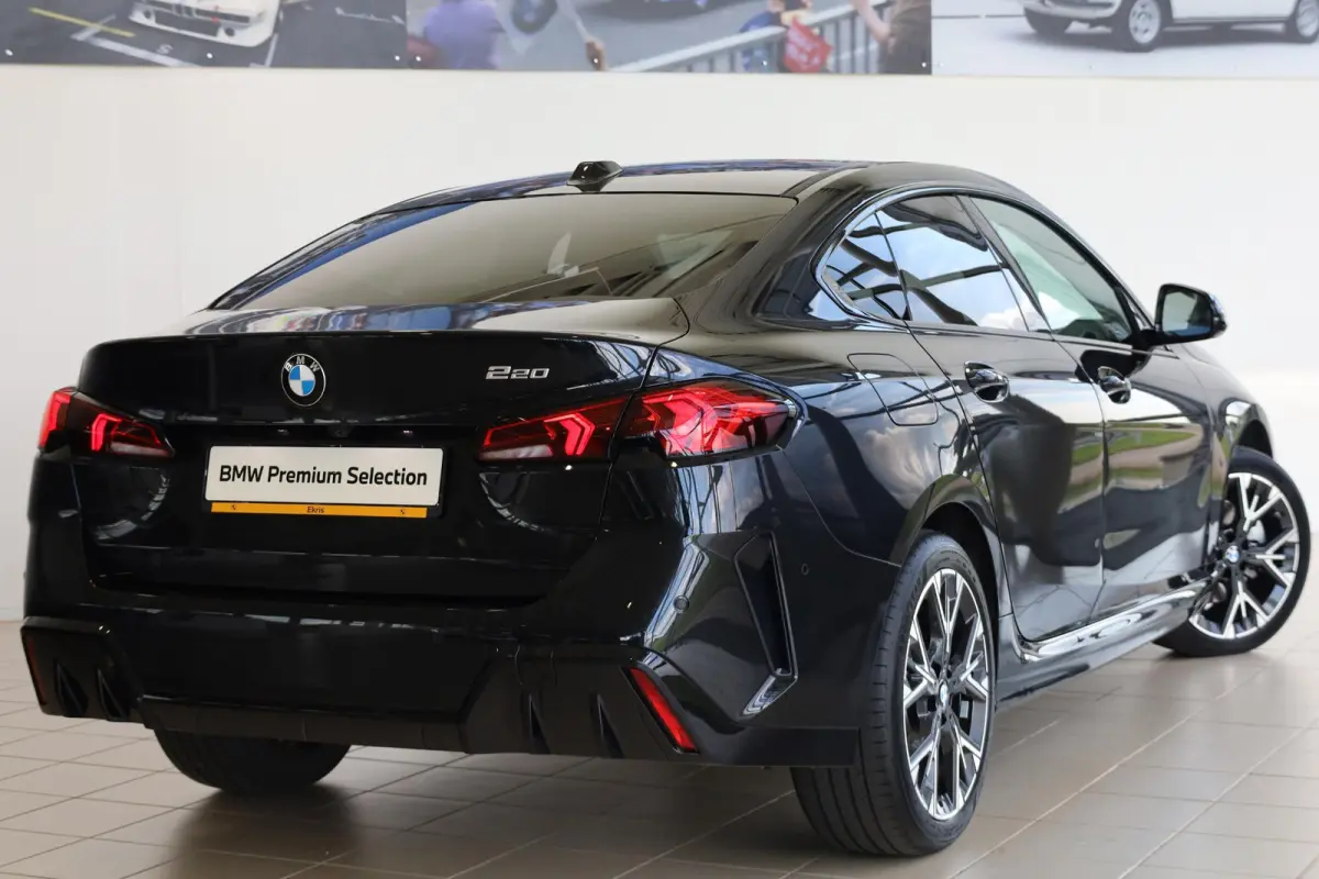 220 | M Sport Design | Stoelverwarming | Achteruitrijcamera