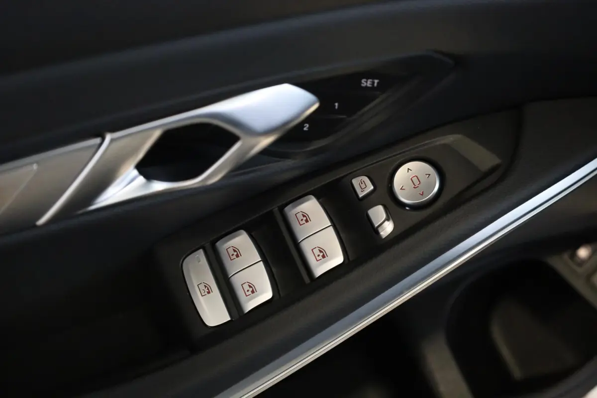 330e | M Sport Pro | Elek. Verstelbare Stoelen | Harman/Kardon | Driving Assistant Professional | Trekhaak