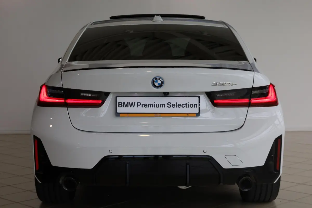 330e | M Sport Pro | Elek. Verstelbare Stoelen | Harman/Kardon | Driving Assistant Professional | Trekhaak