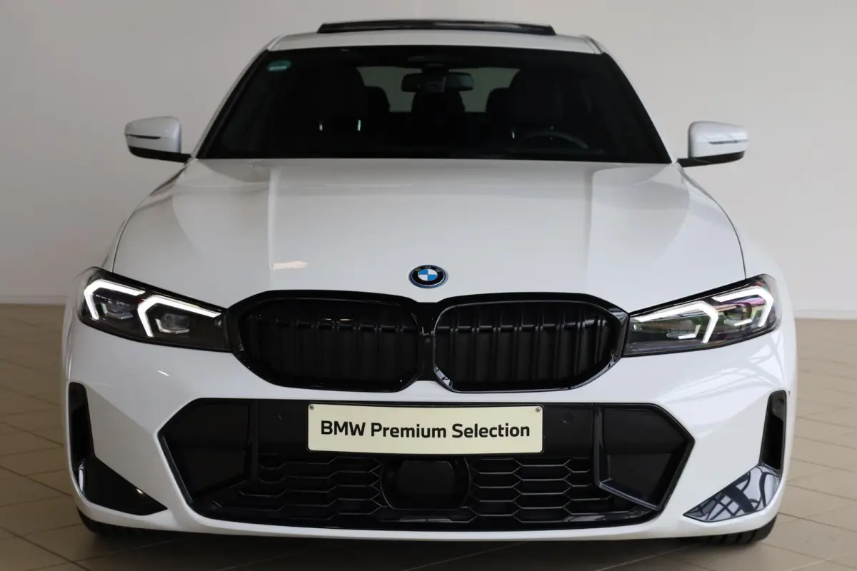 330e | M Sport Pro | Elek. Verstelbare Stoelen | Harman/Kardon | Driving Assistant Professional | Trekhaak