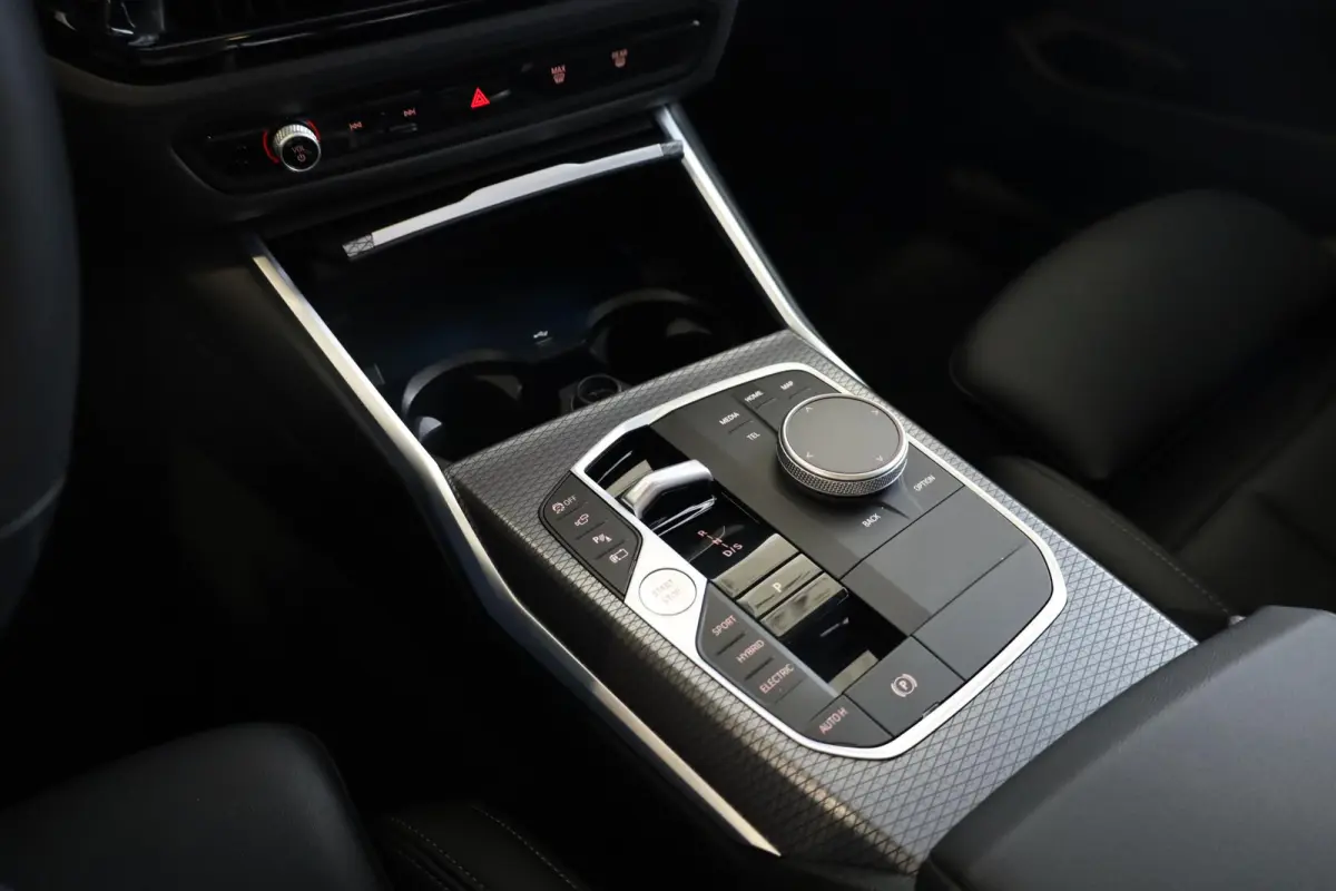 330e | M Sport Pro | Elek. Verstelbare Stoelen | Harman/Kardon | Driving Assistant Professional | Trekhaak