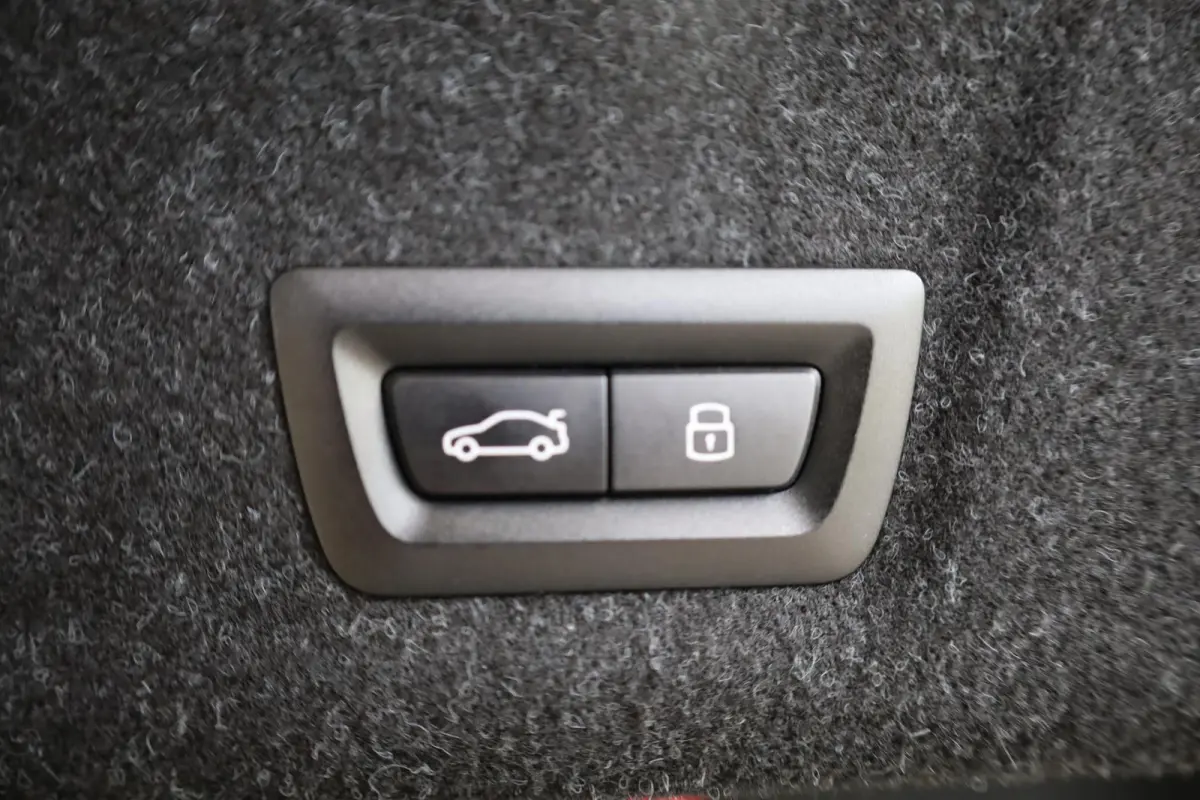 330e | M Sport Pro | Elek. Verstelbare Stoelen | Harman/Kardon | Driving Assistant Professional | Trekhaak