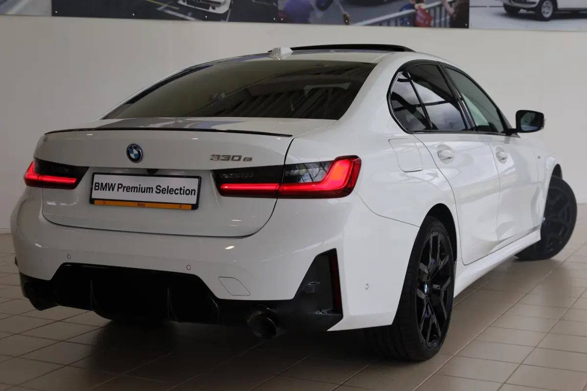 330e | M Sport Pro | Elek. Verstelbare Stoelen | Harman/Kardon | Driving Assistant Professional | Trekhaak