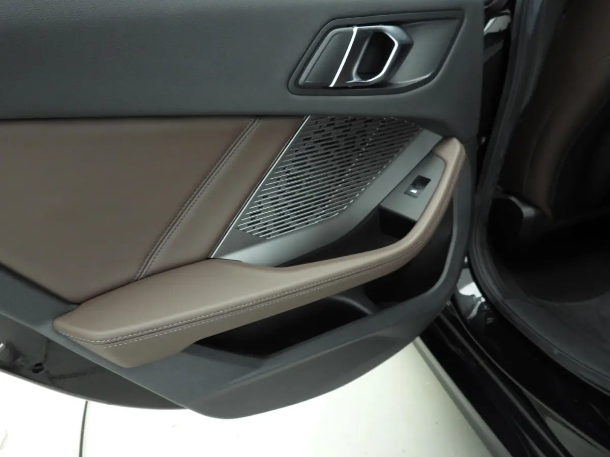 220 | LED | Navigatie | Sportstoelen | Stoelverwarming | Keyles go | DAB | Alu 18 inch