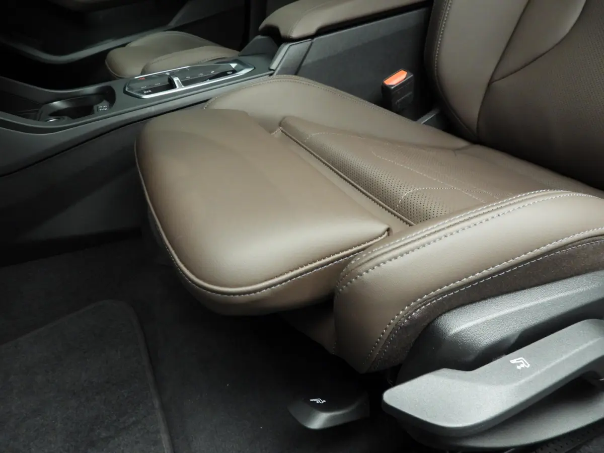 220 | LED | Navigatie | Sportstoelen | Stoelverwarming | Keyles go | DAB | Alu 18 inch