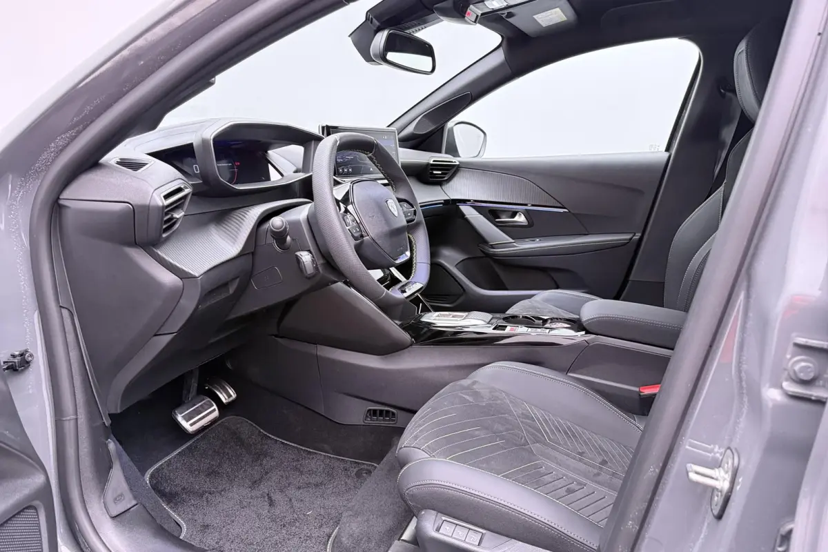 1.2 Hybrid 145 e-DCS6 GT Alcantara / Navi pack / 2+6 Jaar Garantie