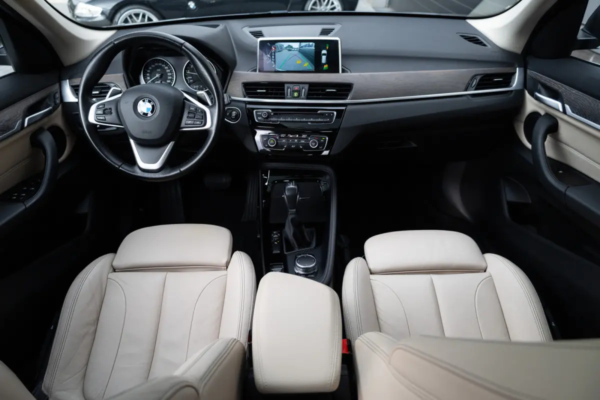 sDrive20i 192 pk Centennial High Executive / NL-Auto/ Dealer.Ond/ Pano-Dak/ Leder/ Sport-Stoele/ Stoel.Verw/ Head-Up/ Led-Verlichting/ Trekhaak